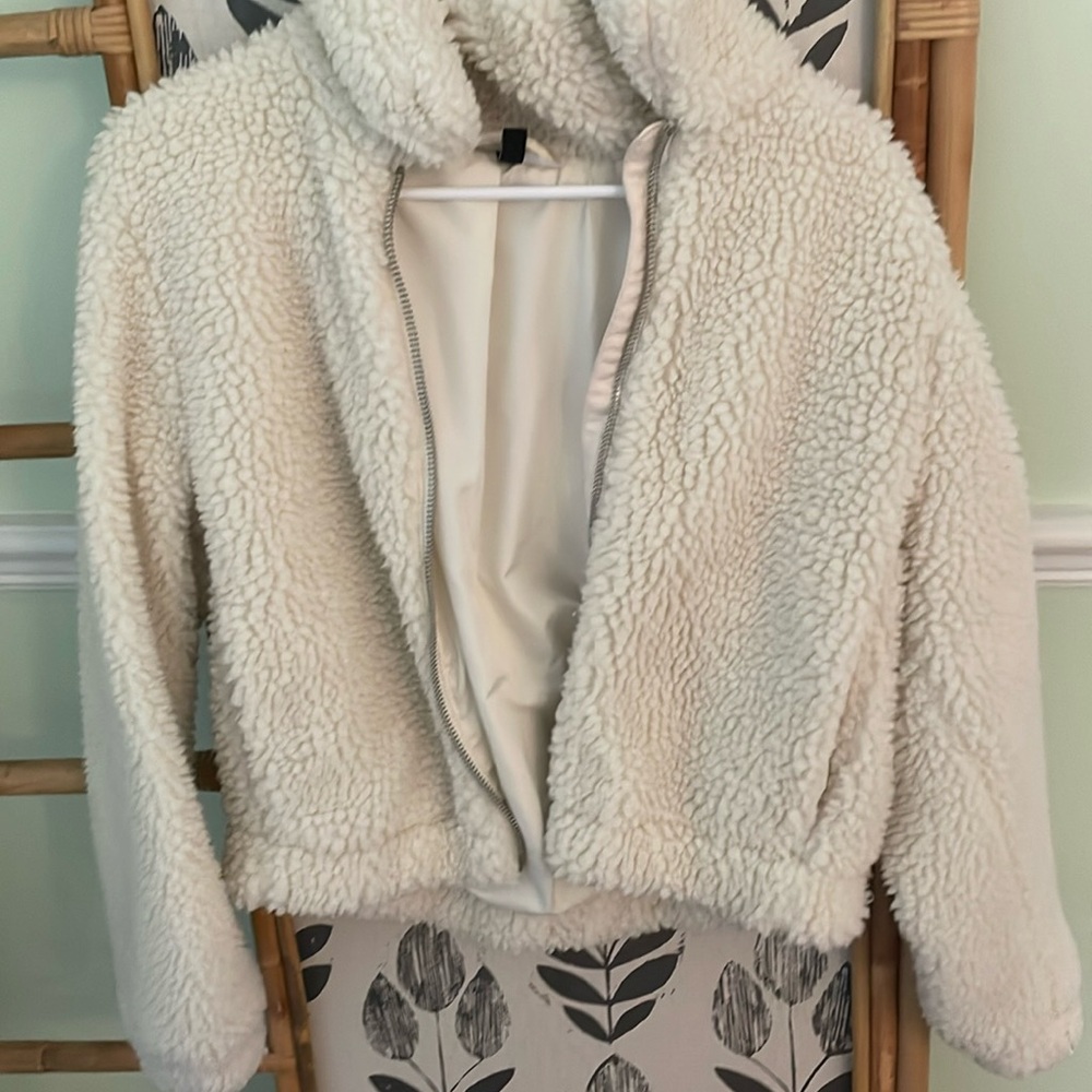 EUC H&M SHERPA FUZZY JACKET BEIGE WHITE SIZE SMALL